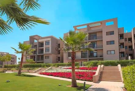 شقة بحديقة للبيع في Marasem Fifth Square القاهرة الجديدة تشطيب كامل جاهزة للسكن موقع مميز كاش شامل العمولة والضرائب