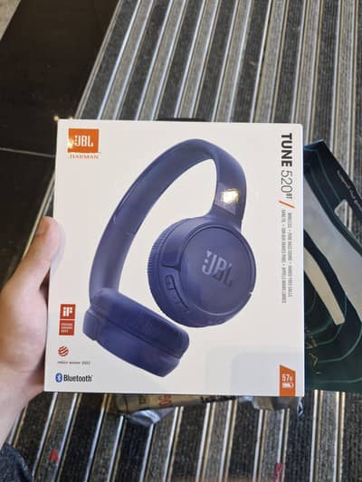 JBL Tune 520BT headset