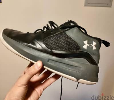 Under Armour size 46