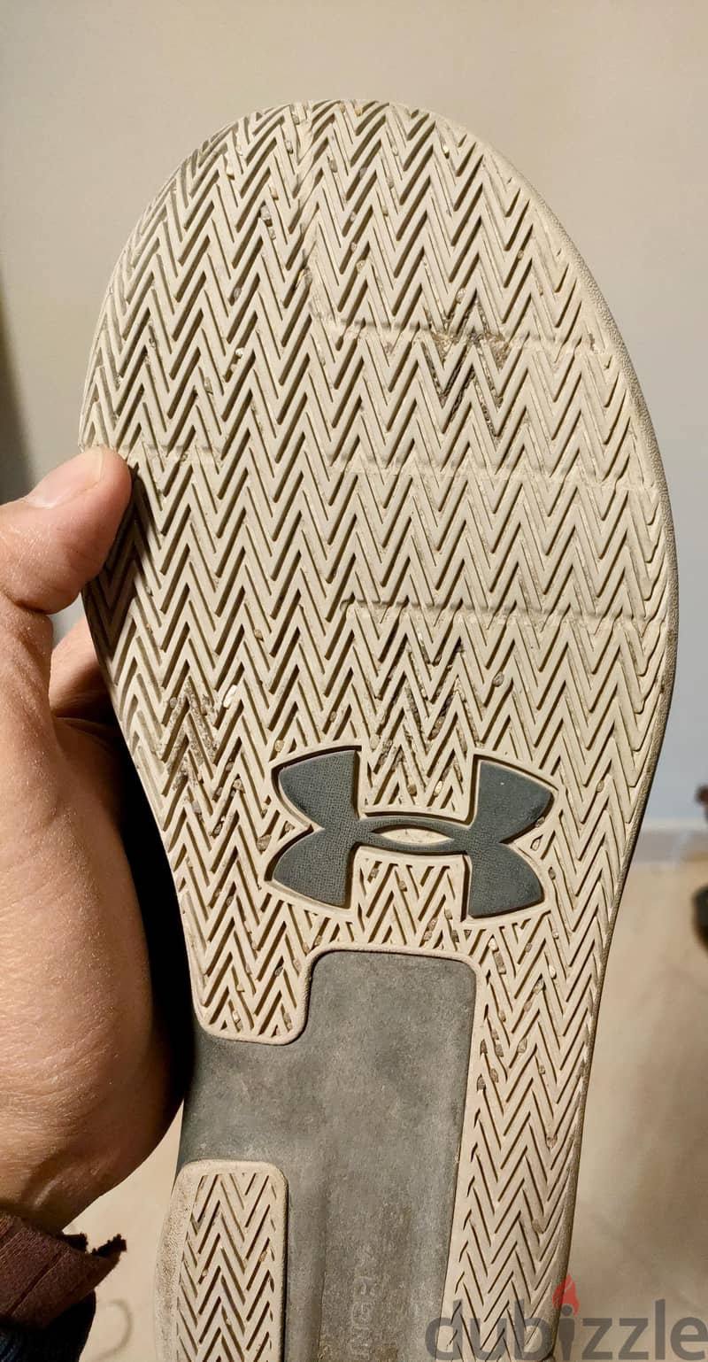 Under Armour size 46 2