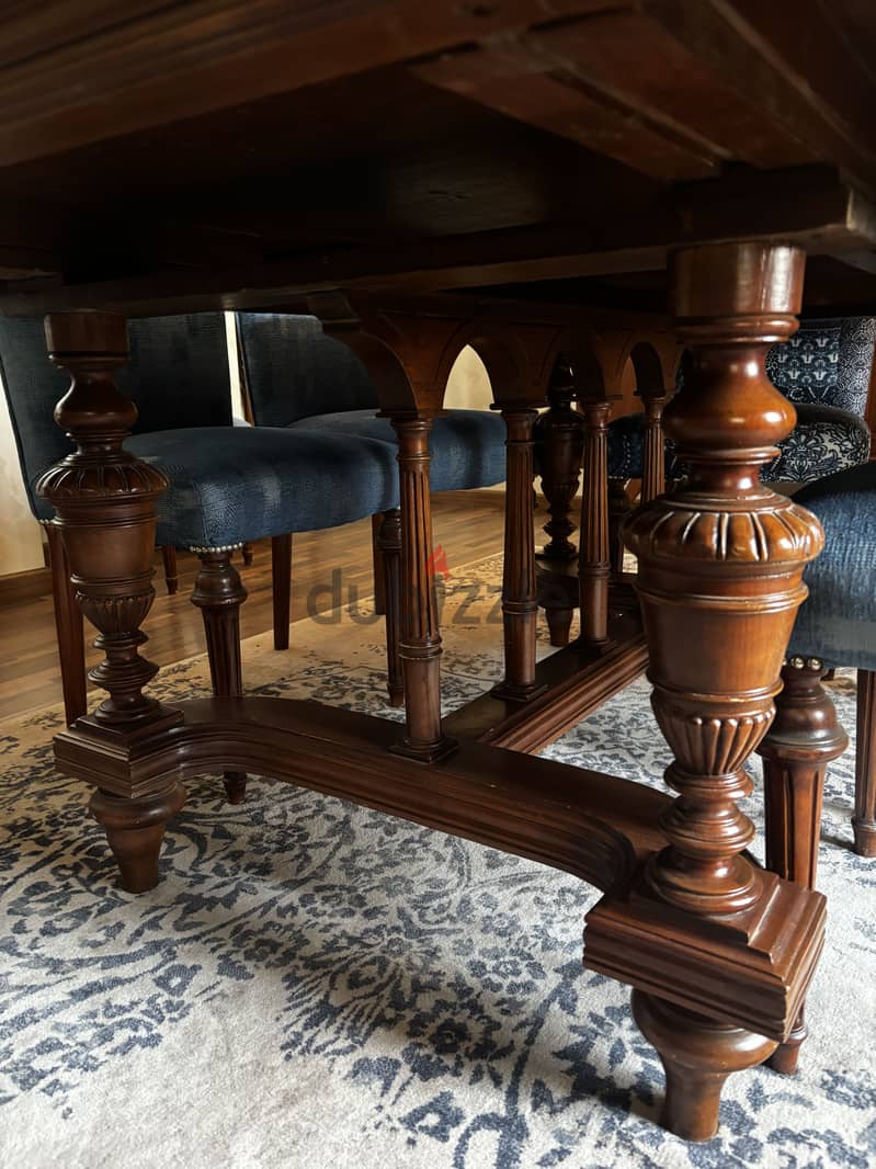 Dining table + 10 chairs 6