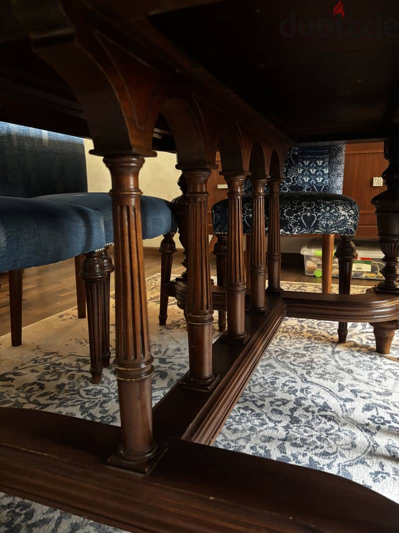 Dining table + 10 chairs 7