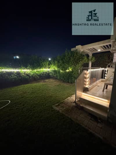 For rent: a modern furnished apartment in the Address Compound, Sheikh Zayed, with a private garden, 2 rooms, 1 bathroom, fully furnished, fully air-conditioned, with a view of the swimming pool.