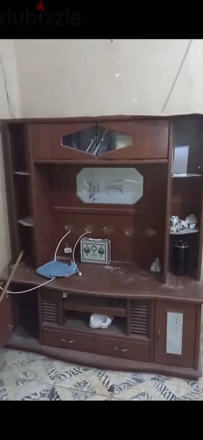 مكتبه بحالة جيدة جدا كالزيرة بدون اى كسر او عيب