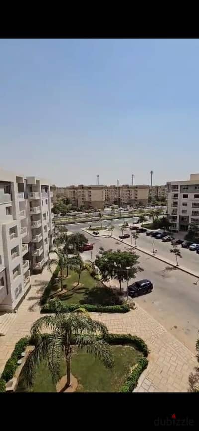 شقه مميزة فى مدينتى مساحة 200 متر