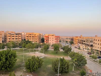شقة بالروف خالصة التصالح بالعبور الحي التاسع