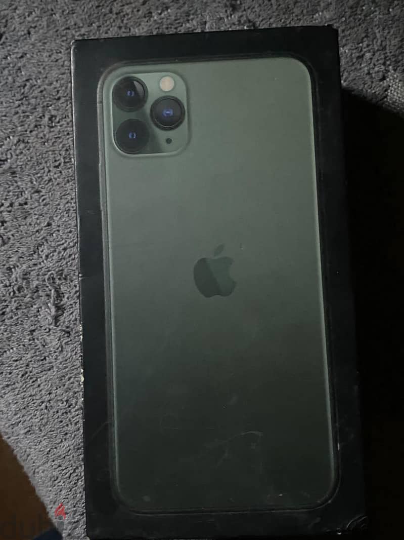 Apple - iPhone 11 Pro Max 4