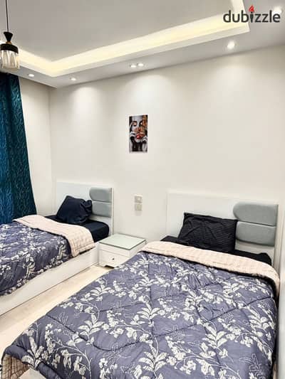 Furnished apartment in Compound One Qattamiya with two rooms and a bathroom directly on the Circular Road Maadi. The compound is in a distinguished location, has swimming pools, large green spaces, a children's playground, Starbucks, and all the services available. The compound is fully surrounded by security.