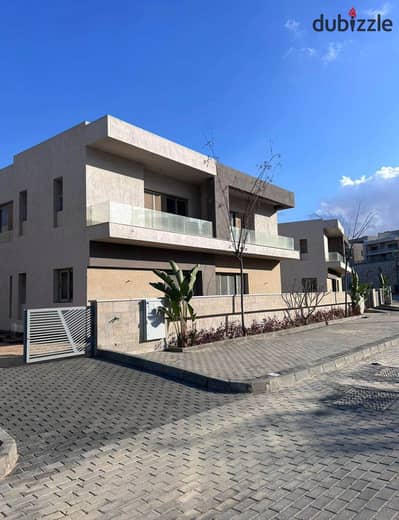 Townhouse ready to move in Hadaba next to pyramids hills