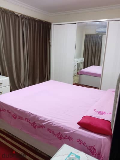 Apartment for Rent in Janna Zayed 2 Compound – Sheikh Zayed  - Location: Janna Zayed 2 Compound, Sheikh Zayed - Fifth Floor - Elevator Available - Area: 130 SQM - 3 Bedrooms - 2 Bathrooms - Spacious Reception - Fully Furnished - Close to All Services and