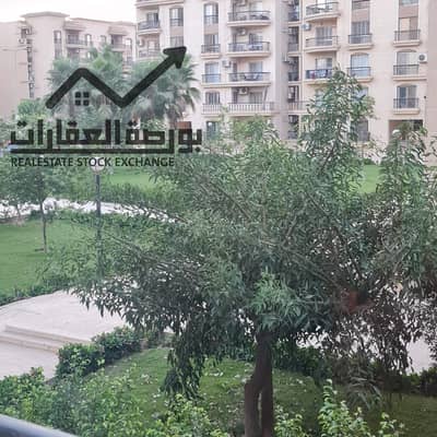 شقة مفروشة للإيجار – مدينة الرحاب  شقة مميزة للإيجار في برايم لوكيشن أمام السوق الشرقي.  3 غرف نوم 2 حمام الدور الأول أسانسير تشطيبات خاصة فرش مودرن ج
