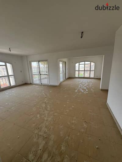 A great deal! Apartment for sale, 211 square meters in B2, the best location for living and investment in Madinaty. Commercial price for a quick sale. The apartment is ready for immediate occupancy in the best location in Madinaty.