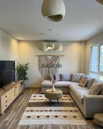شقه للبيع فى الشيخ زايد بسعر لقطة بالتقسيط فى موقع مميز جدا كمبوند LUGAR GATES  امام مطار سفنكس بجوار سوديك