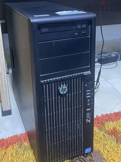 Hp workstation z420 وشاشة