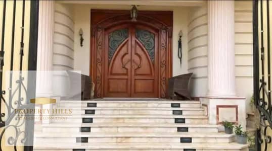 فيلا 5 غرف استلام فوري للبيع في الشروق بجوار الجامعة البريطانية ومعاها برايفت pool سور في سور مع البروج