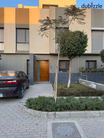 A villa ready for immediate delivery in Al Burouj Compound in Al Shorouk in front of the International Medical Center with a large garden and unique division ready for immediate housing