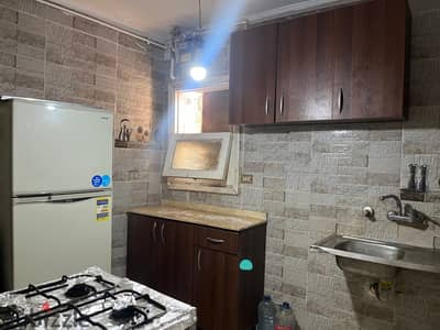 شقه مفروشه للإيجار في الشروق يفضل مهندسين في شركات