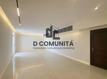 شقة سكنية فاخرة للإيجار اول سكن بالمطبخ والتكيفات ودريسنج  فيو امامى مميز  في كمبوند هايد بارك بالتجمع الخامس –