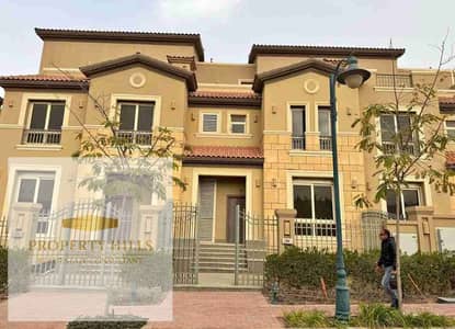 فيلا للبيع في لافيستا سيتي جاهزه للاستلام و للمعاينه بسعر قديم من غير زياده قابله للتفاوض  • نوع الوحدة: تاون هاوس • المساحة المبنية: 228م² • الموقع: كمبوند الباتيو • عرض خاص: خصم عند الدفع كاش   مميزات المشروع:  موقع استراتيجي بالقرب من طريق السويس والتج