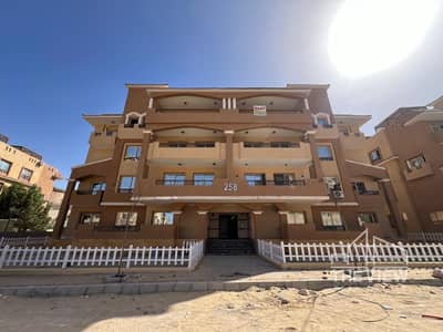 شقة استلام فوري في الشيخ زايد كمبوند الخمائل Khamayel Compound  استثماري بحصة ف الارض بمقدم و الباقي اقساط علي 4 سنوات مرحلة تانية الهضبة