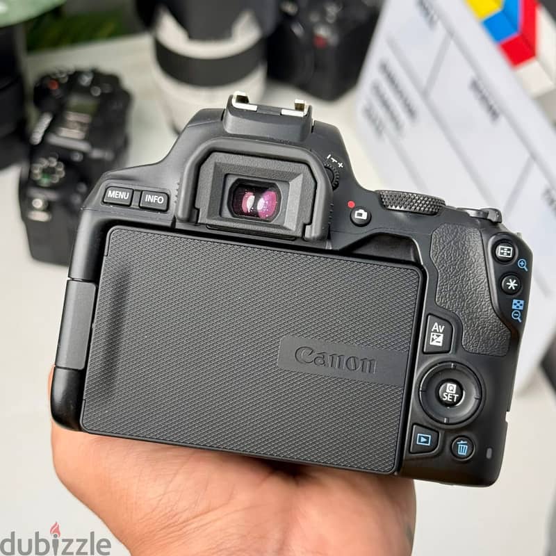 Canon EOS 250D *shutter 1k* 2