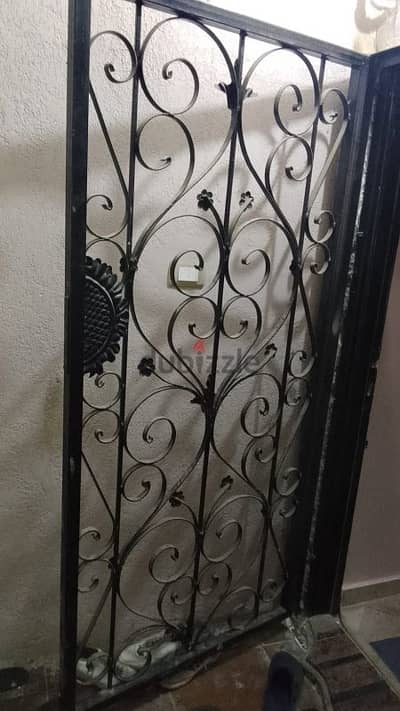باب للبيع