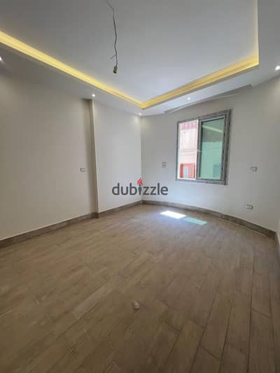 For rent: a 90-meter administrative apartment with a room, a hall, a bathroom, and an ultra-super-luxury office on the main Al-Jalaa street.