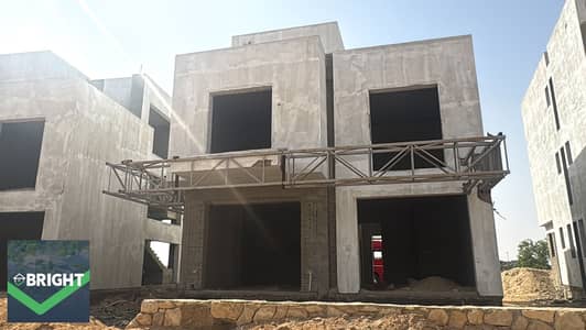 Unprecedented price: 305m² townhouse in a prime location with 3 bedrooms—available now at the lowest price.