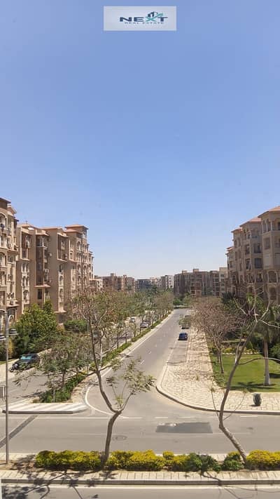 For sale in Madinaty, a bargain price! 107 sqm apartment in B2 with a wide garden view. First occupancy, high-end finishes, very close to South Park a