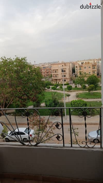 Furnished apartment for rent in the first neighborhood of the Fifth Settlement, near Suleiman Mosque and Farist Mall, fully air-conditioned, open garden view, non-impacted, second floor, 3 bedrooms, 2 bathrooms, 2 balconies, natural gas, *rent 23 thousand*