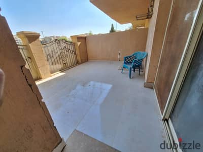 *دوبلكس للإيجار | جنوب الأكاديمية (و) - التجمع الخامس*   *Duplex for Rent | South Academy (W) - Fifth Settlement*   المساحة: 360م²   أرضي + بدروم    غير مفروش  *التقسيم:*   *الدور الأرضي:*   3 غرف نوم - منهم غرفة ماستر   2 حمام   ريسبشن   تراس   *الدور ال