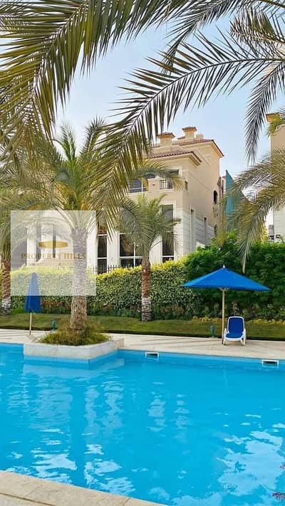 فيلا للبيع جاهزة للاستلام علي المفتاح بفيو مفتوح علي حمامات سباحة في الشروق كمبوند الباتيو 5 ايست