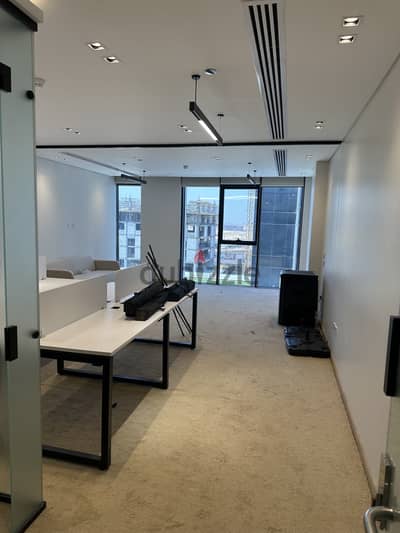 Office in Hyde park مكتب في هايد بارك