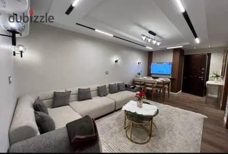 للايجار اول سكن شقة فندقيه مفروشة تشطيب فندقي  للسكن الراقي والمميز