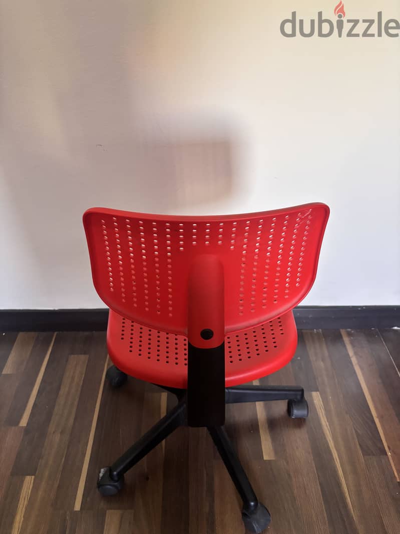 Desk chair 1