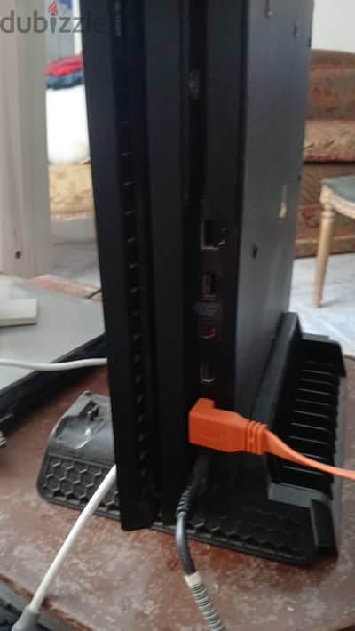 جاهز PS4 Pro للبيع لدواعي السفر
