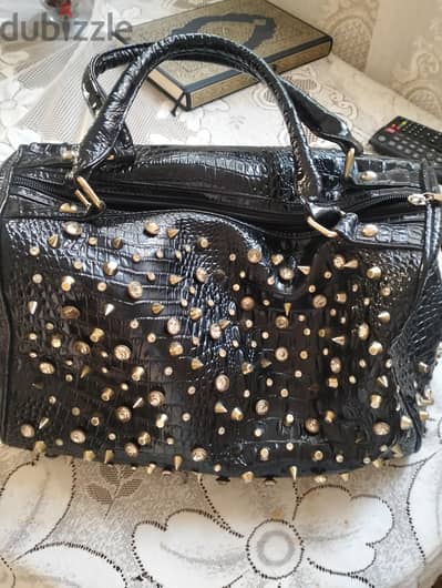 شنطة اسود سواريه