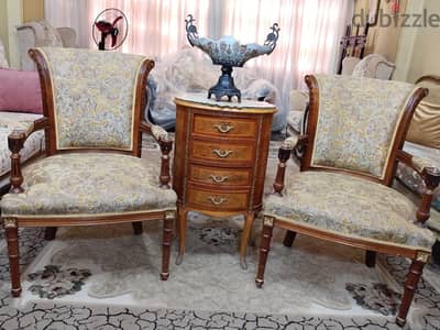 ٢ فوتييه كلاسيك خشب زان اصلى بحالة شراءه قيم ومتين بنص سعره