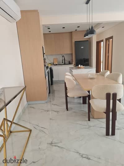 Luxury Garden Apartment للإيجار في El Patio Oro | Water Features View | Fully Furnished استمتع بالهدوء والرفاهية داخل El Patio Oro مع شقة أرضية بحديقة