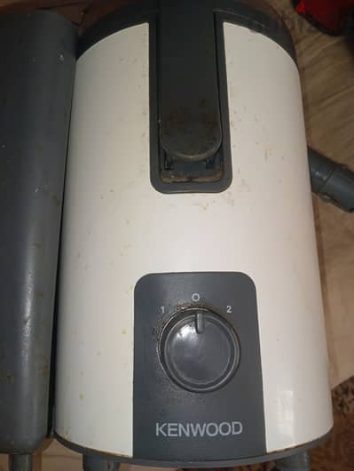 للبيع عصارة فواكه كينوود أصلية KENWOOD 700W لعصر (الجزرـ البنجر ـ التف