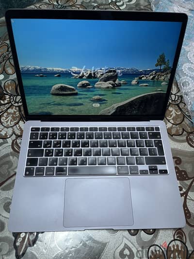 MacBook Air M1 2020 + Anker 7-in-2 USB Hub (FREE)
