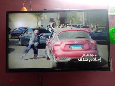 شاشة سامسونج 32 " بالقاعدة الاصلية والريموت + any cast هدية