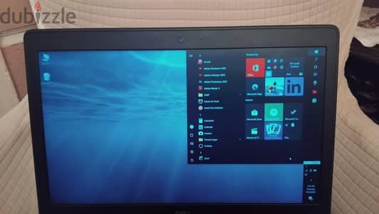 laptop DELL precision 7520 i ntel xeon 7 إستعمال خفيف جدا