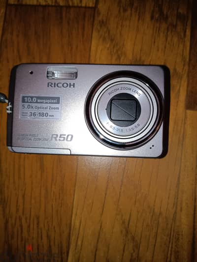 كاميرا RICOH R50