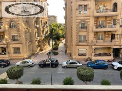شقة للإيجار التجمع الخامس  كمبوند حياتي ريزيدنس بجوار واتر واي والتسعين  تشطيب الترا سوبر لوكس