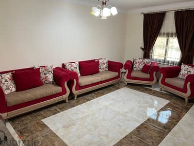 طقم كنب بحالة جيدة جدا للبيع