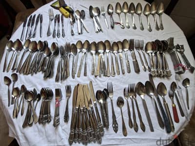 230قطعة شوك و ملاعق و سكاكين  قيمة  فيهم جديد لم يستعمل