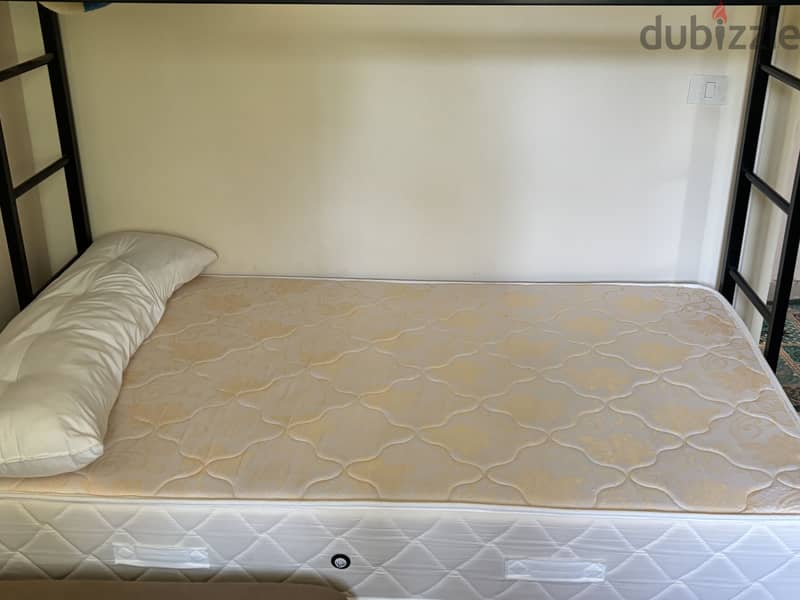 سرير بدورين استخدام ٣ شهور بس من  وحالته كويسه جدا معاه مرتبهhomzmart 1