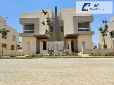 Ready-to-Move Twin House, North-Facing, Landscape View, 4 Bedrooms for sale in Hyde Park, Fifth Settlement, New Cairo