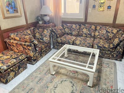كنبة ثلاثية + كرسي مفرد + بوف + طاولة هديه بدون زجاج